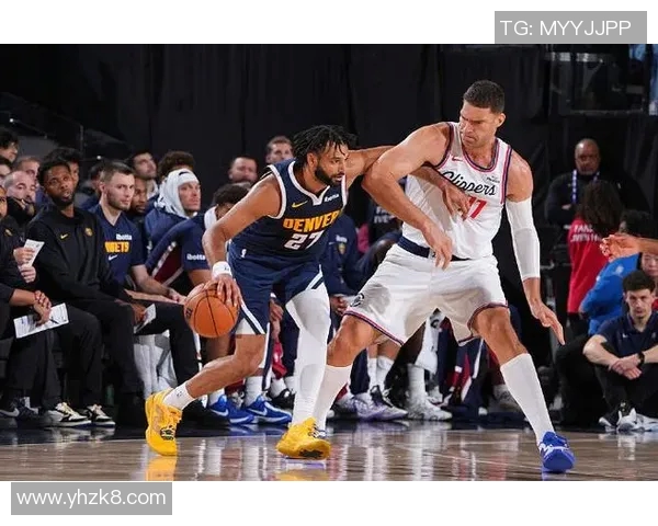 快船与掘金激战正酣最新战况分析与精彩瞬间回顾 快船与掘金激战正酣最新战况分析与精彩瞬间回顾