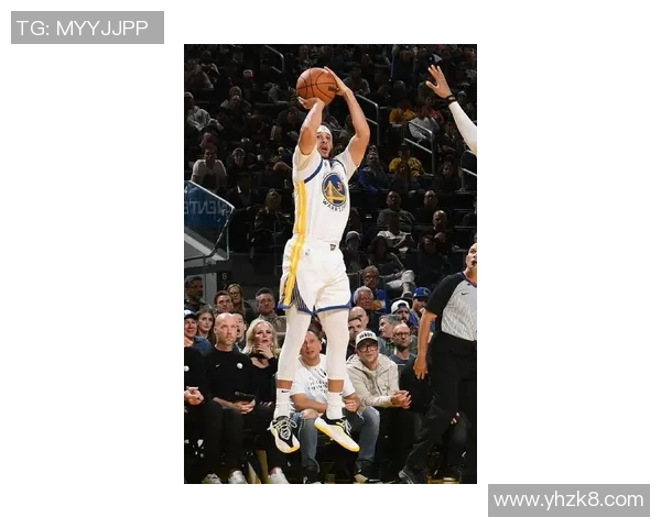 勇士队擒下雷霆队，库里连续砍三分助队获胜