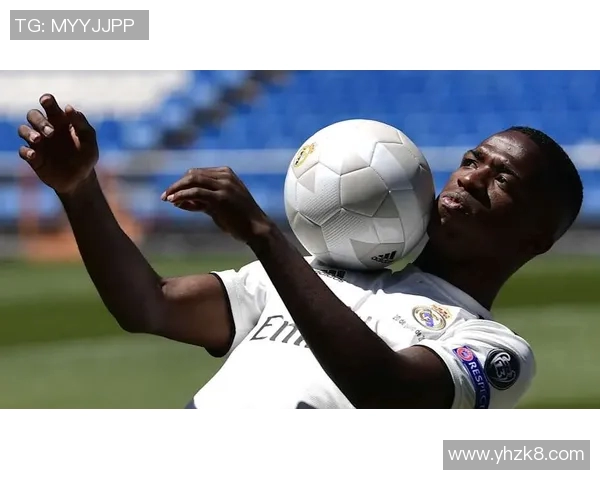 维尼修斯：从青涩小将到世界足坛璀璨明星的成长之路